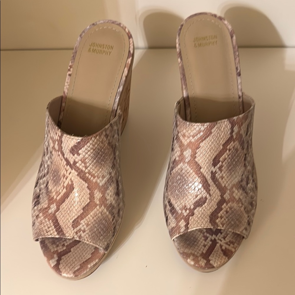 Johnston & Murphy Women's Snake Print Wedge Sandals